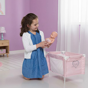 Juguetech Niña con Bebé y cuna en la habitación