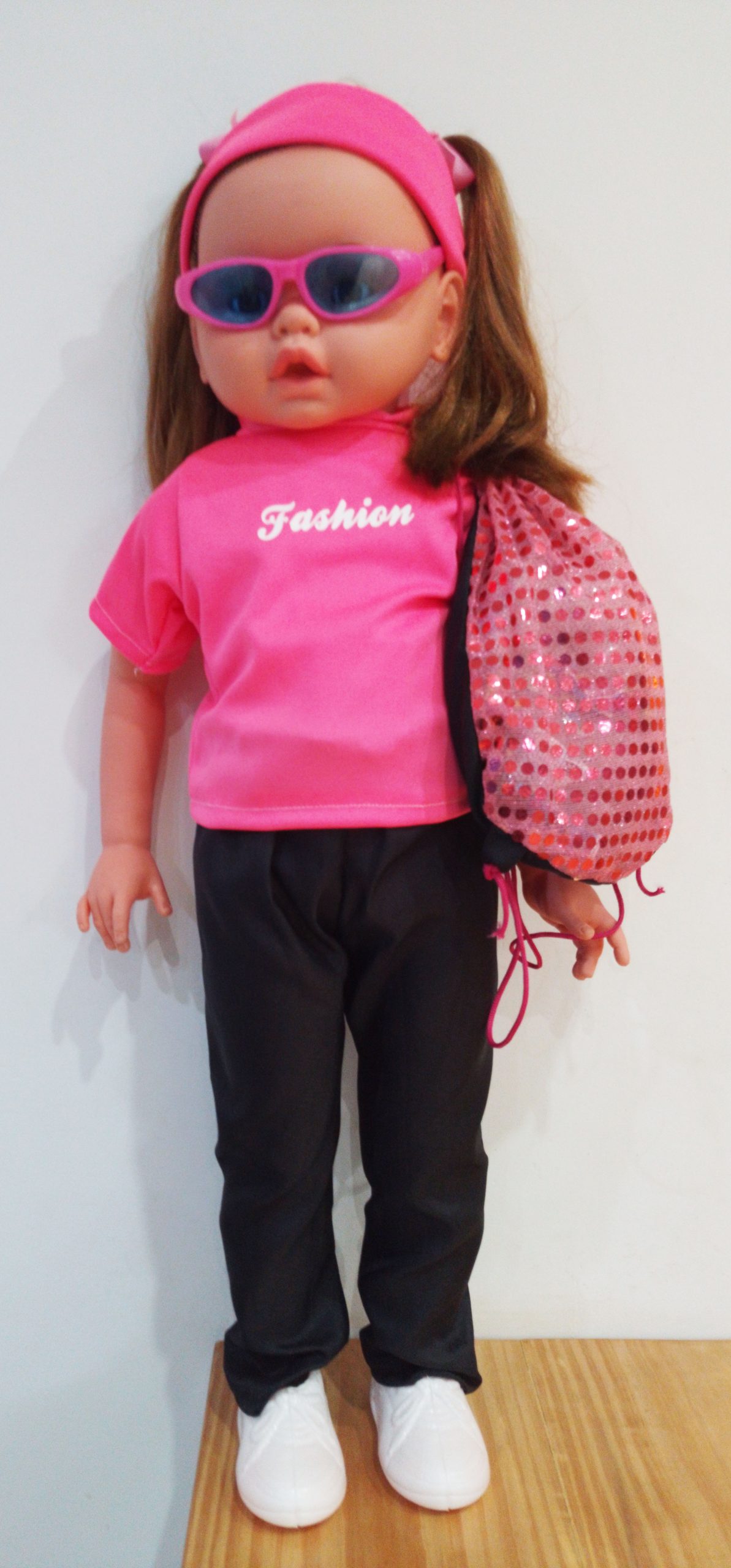 Julieta Fashion con anteojos de sol (835)